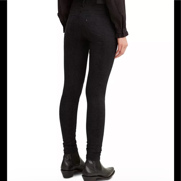 Levi's Women's 720 Python-Print High-Rise Super Skinny Jeans - Picture 2 of 12